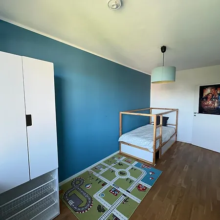 Apartment Geraeumiges 4-zimmer-penthouse Mit Balkon Und Parkplatz