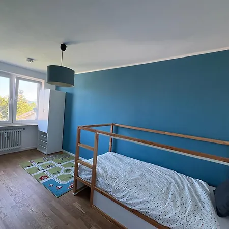 Geraeumiges 4-zimmer-penthouse Mit Balkon Und Parkplatz Apartment *